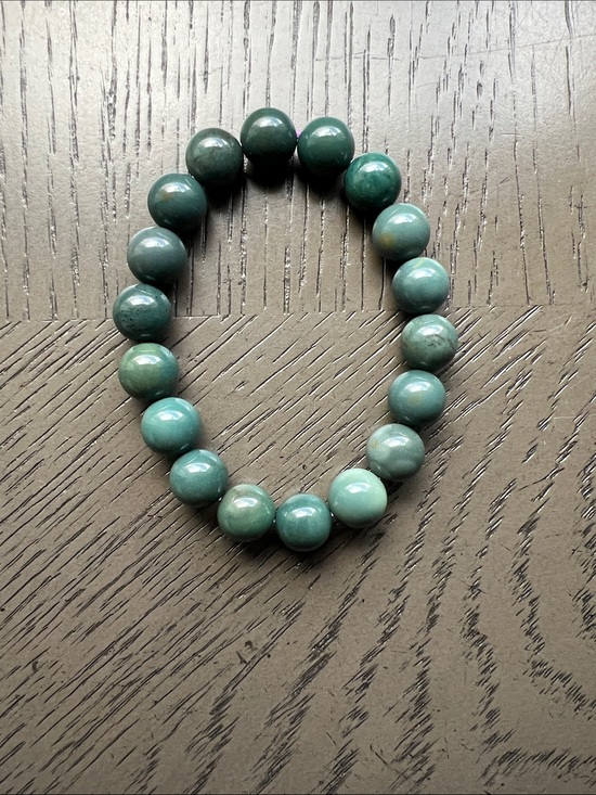 Jewelry - Green Alashan agate bracelet 11mm SIZE 7’